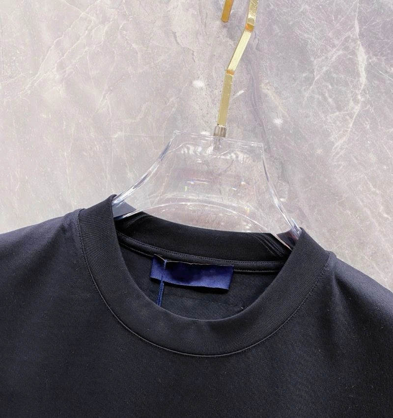 Bold Louis Vuitton T-Shirts 132017