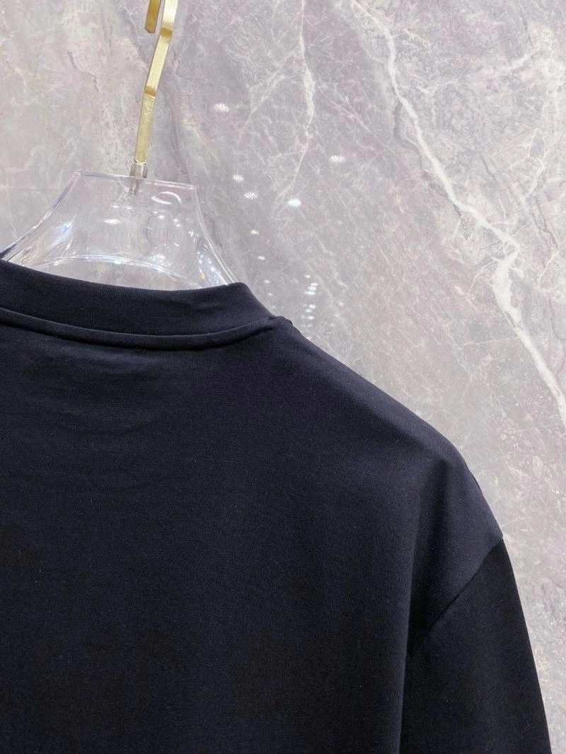 Bold Louis Vuitton T-Shirts 132017