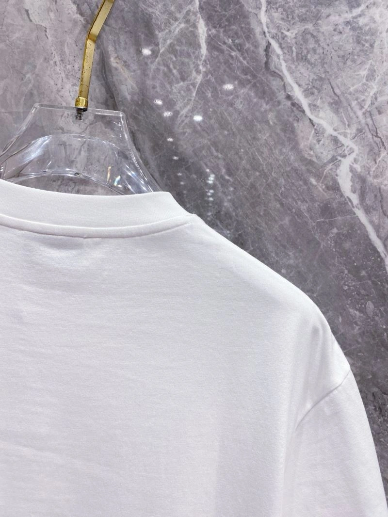 Bold Louis Vuitton T-Shirts 132017