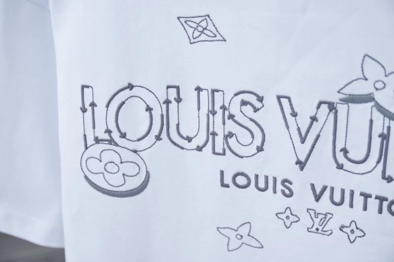 Louis Vuitton T-Shirts Modern 138499
