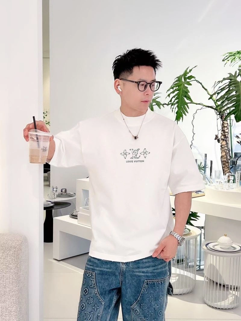 Louis Vuitton T-Shirts Modern 138499