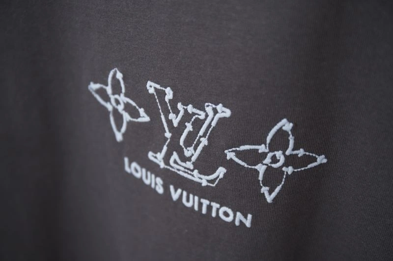 Practical Louis Vuitton T-Shirts 138472