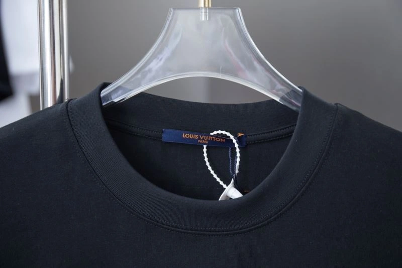 Louis Vuitton T-Shirts Lightweight 138467