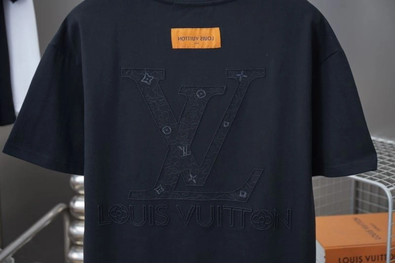 Louis Vuitton T-Shirts Lightweight 138467