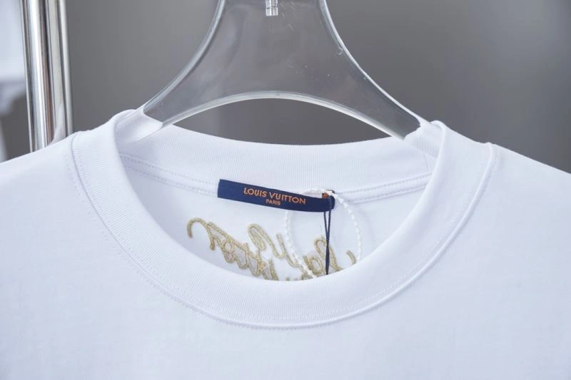 UrbanChic Louis Vuitton T-Shirts 138463