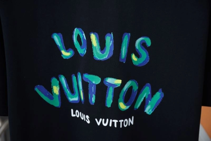 Supportive Louis Vuitton T-Shirts 138461