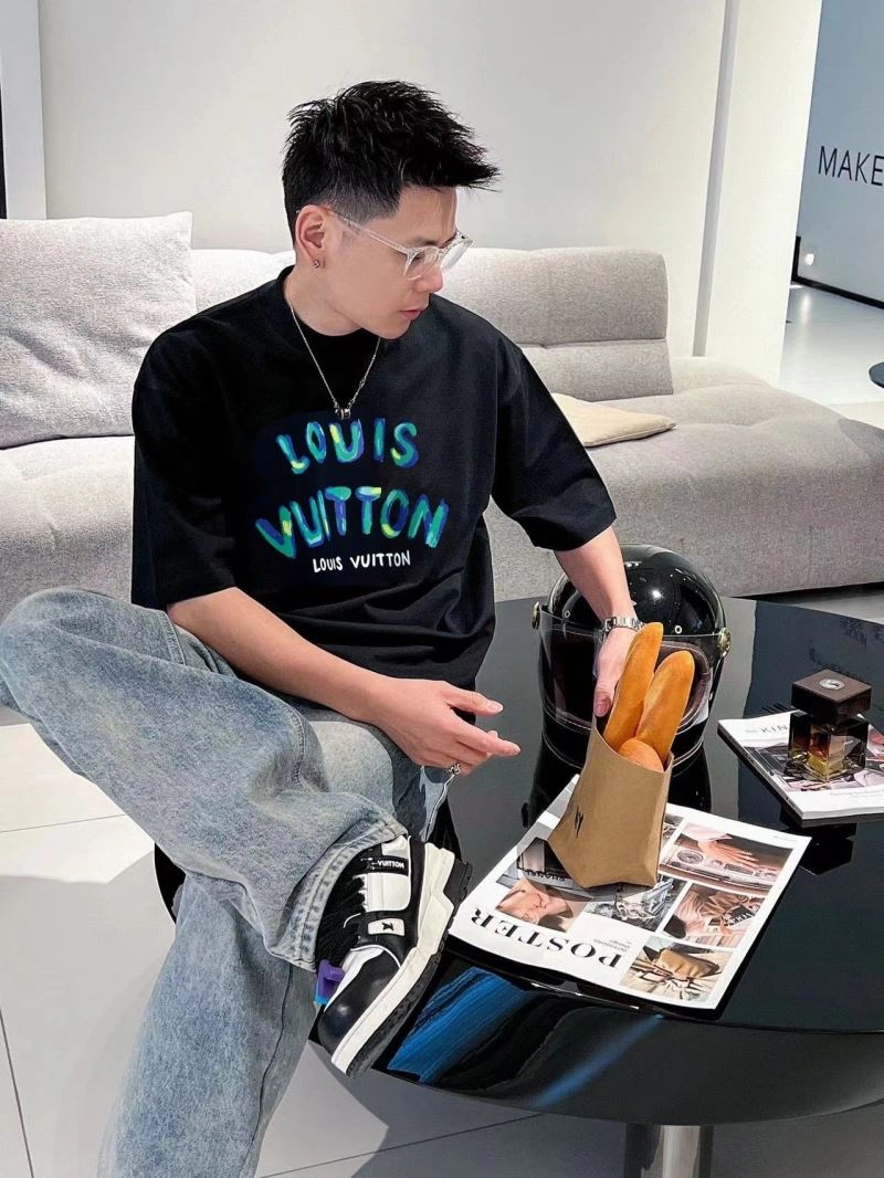 Supportive Louis Vuitton T-Shirts 138461