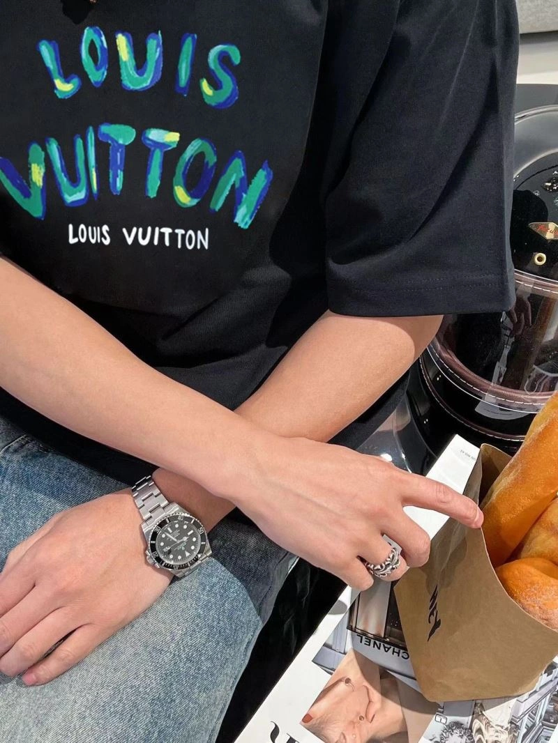 Supportive Louis Vuitton T-Shirts 138461