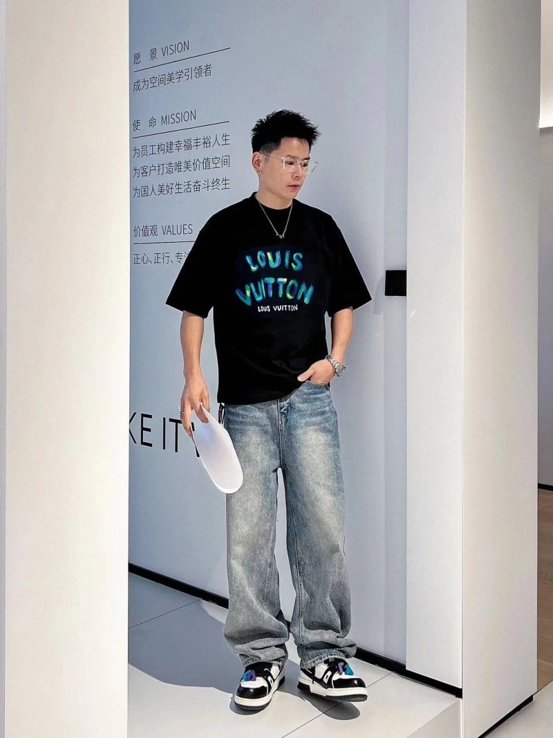 Supportive Louis Vuitton T-Shirts 138461