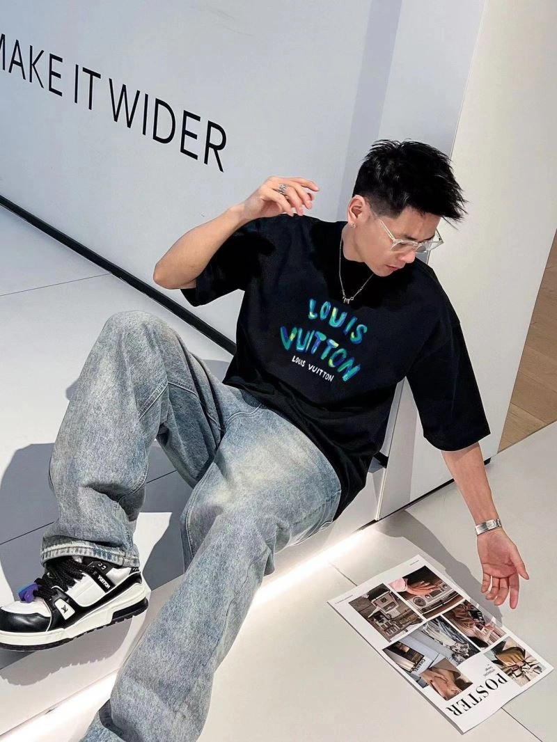 Supportive Louis Vuitton T-Shirts 138461