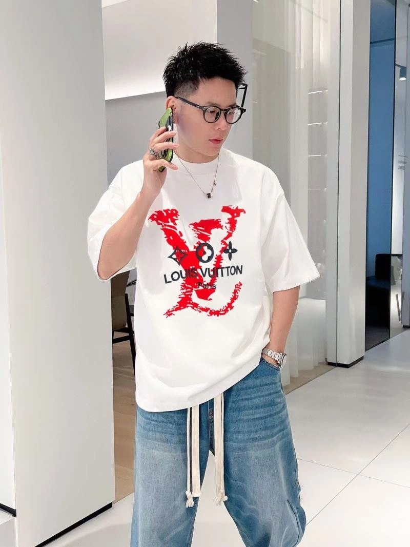 Timeless Louis Vuitton T-Shirts 138458