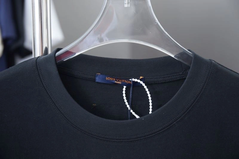 Trendy Louis Vuitton T-Shirts 138452