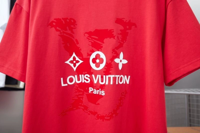 Seasonal Louis Vuitton T-Shirts 138450