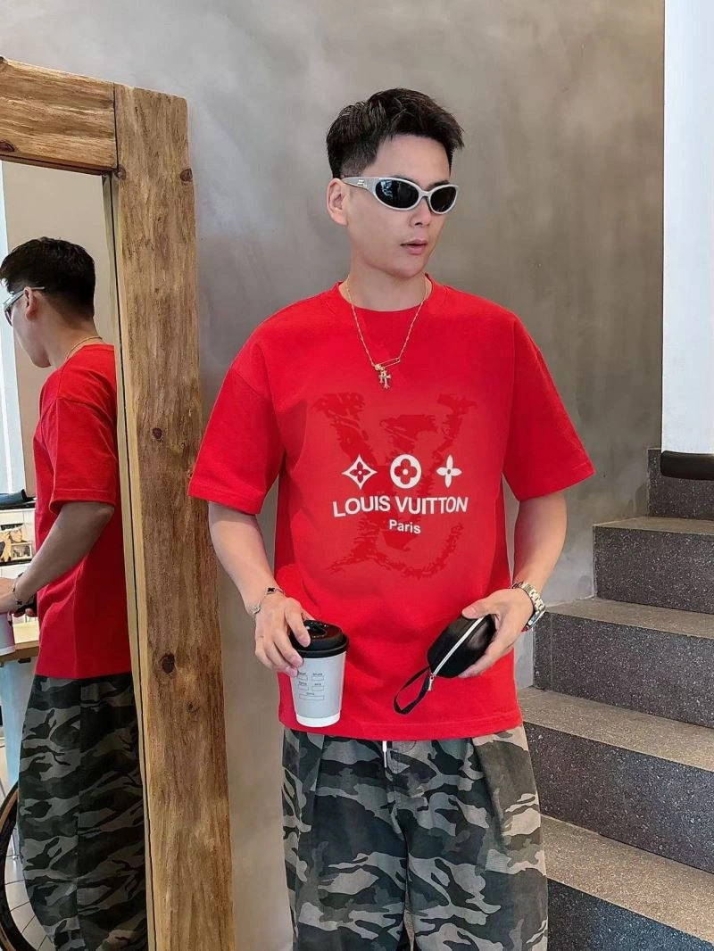 Seasonal Louis Vuitton T-Shirts 138450