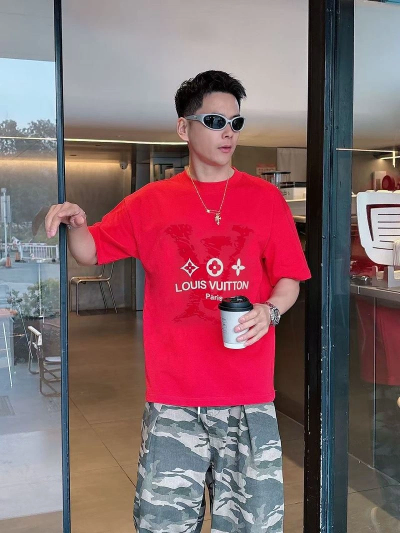 Seasonal Louis Vuitton T-Shirts 138450