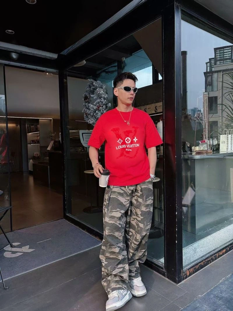 Seasonal Louis Vuitton T-Shirts 138450
