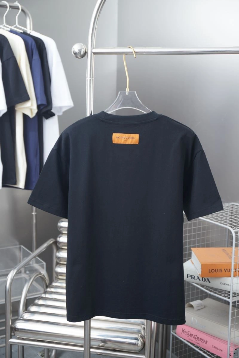 Unisex Louis Vuitton T-Shirts 138457