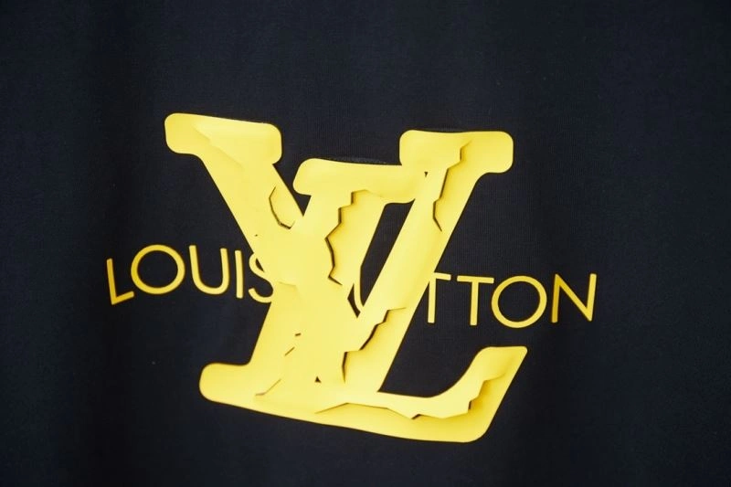 Unisex Louis Vuitton T-Shirts 138457