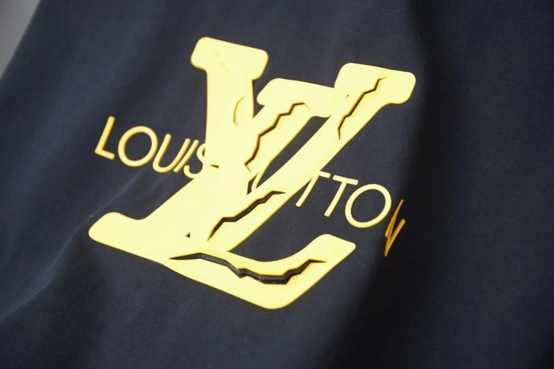 Unisex Louis Vuitton T-Shirts 138457