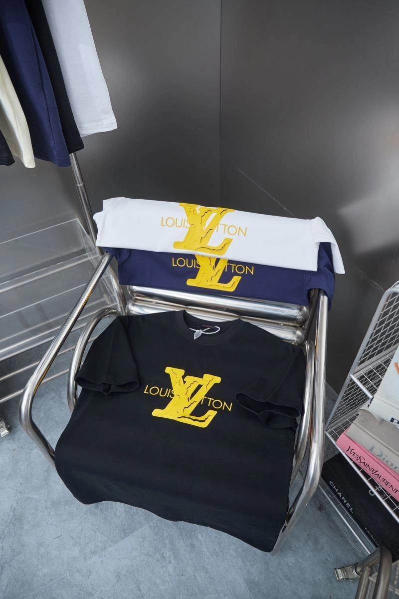 Unisex Louis Vuitton T-Shirts 138457
