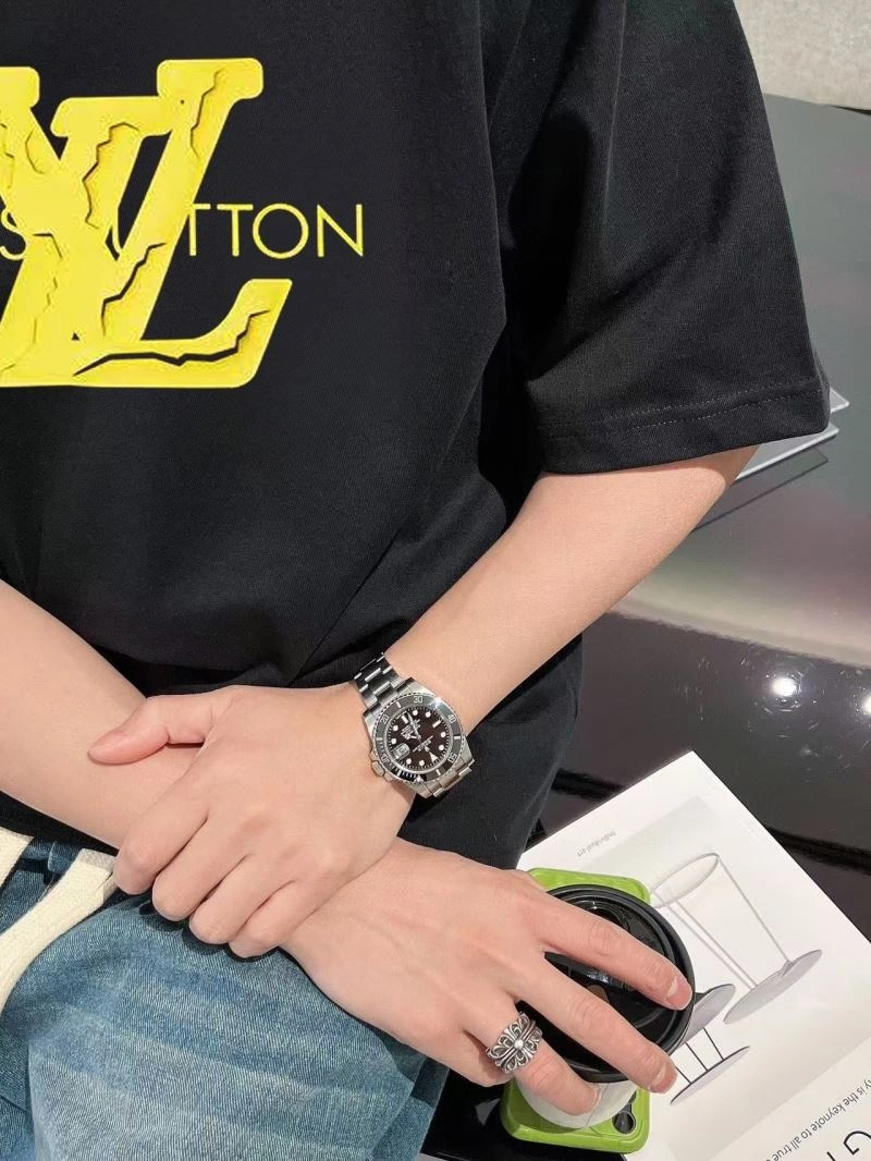 Unisex Louis Vuitton T-Shirts 138457