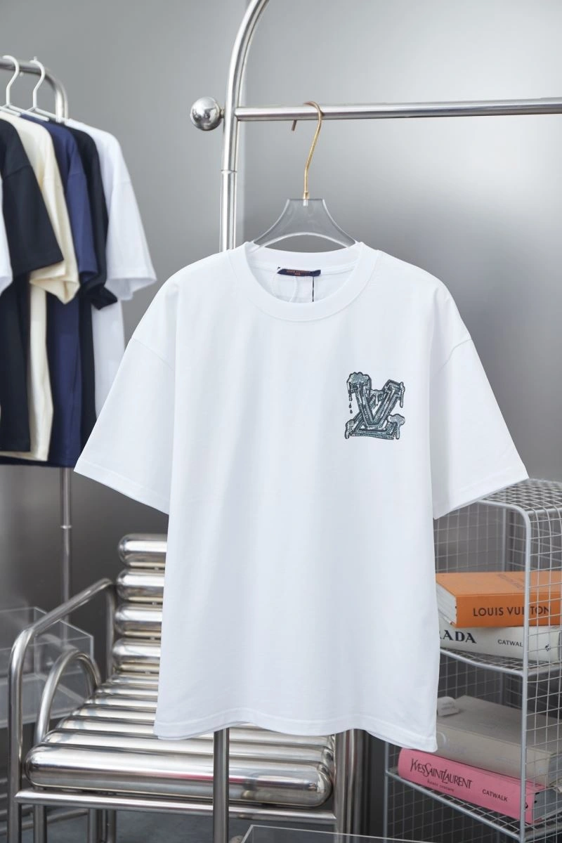 Bold Louis Vuitton T-Shirts 138449