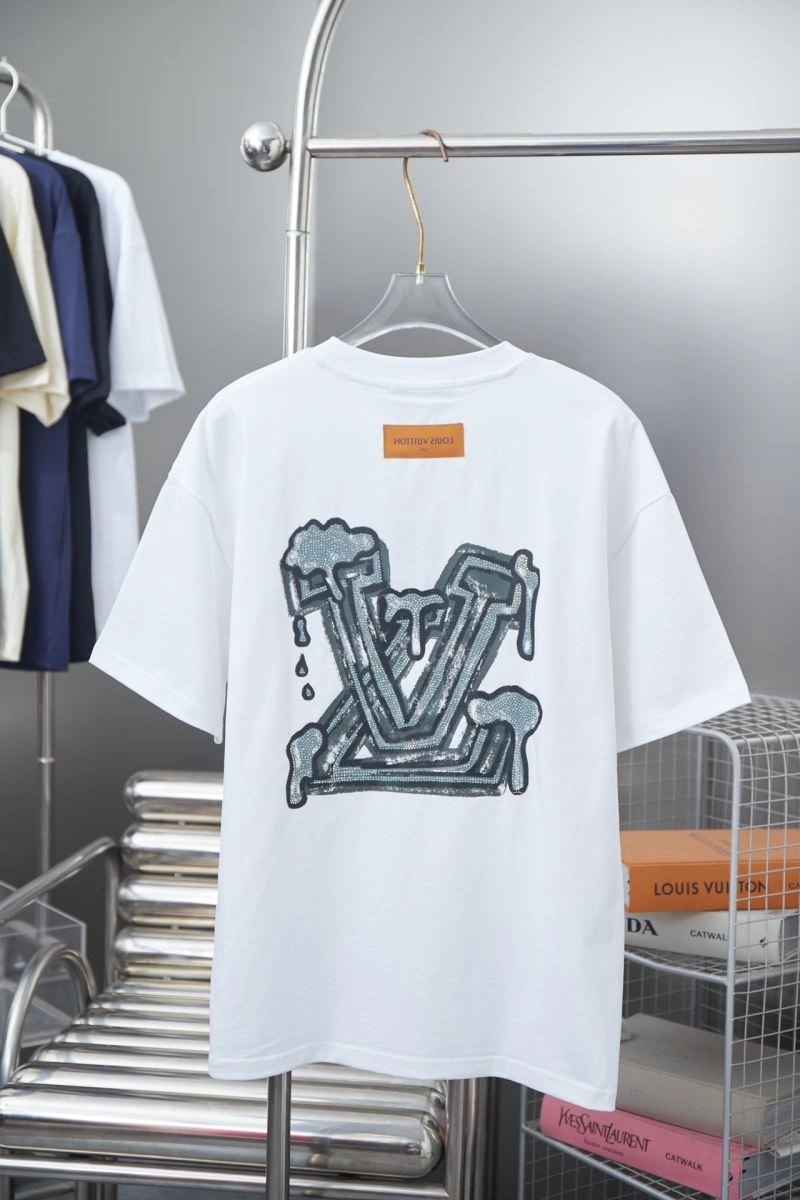 Bold Louis Vuitton T-Shirts 138449