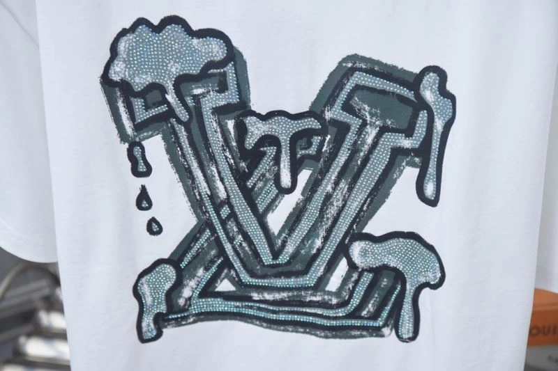 Bold Louis Vuitton T-Shirts 138449