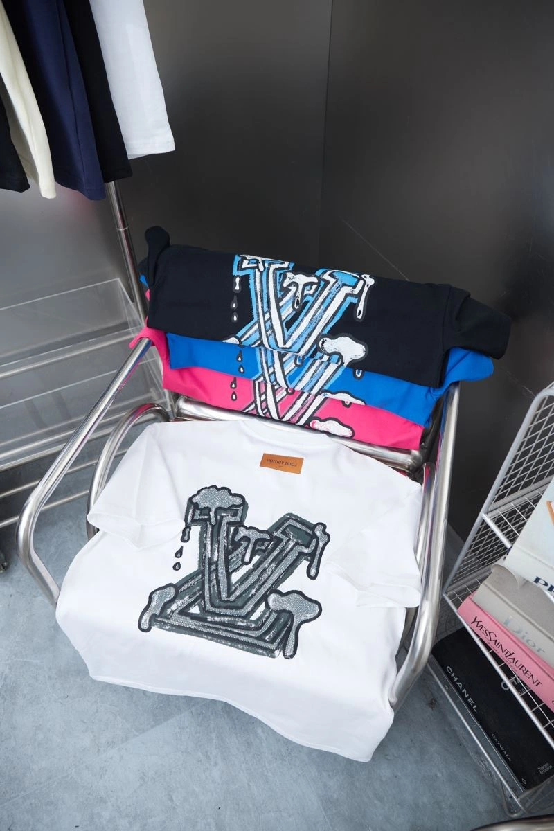 Bold Louis Vuitton T-Shirts 138449