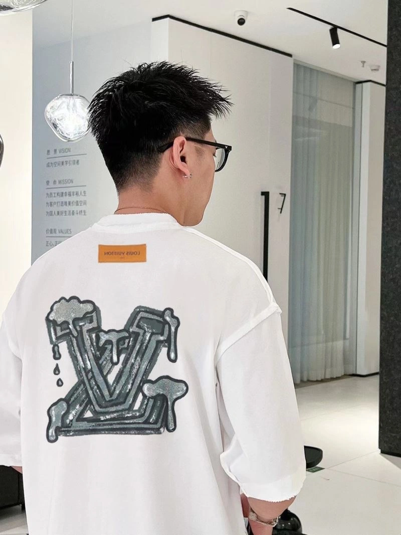 Bold Louis Vuitton T-Shirts 138449