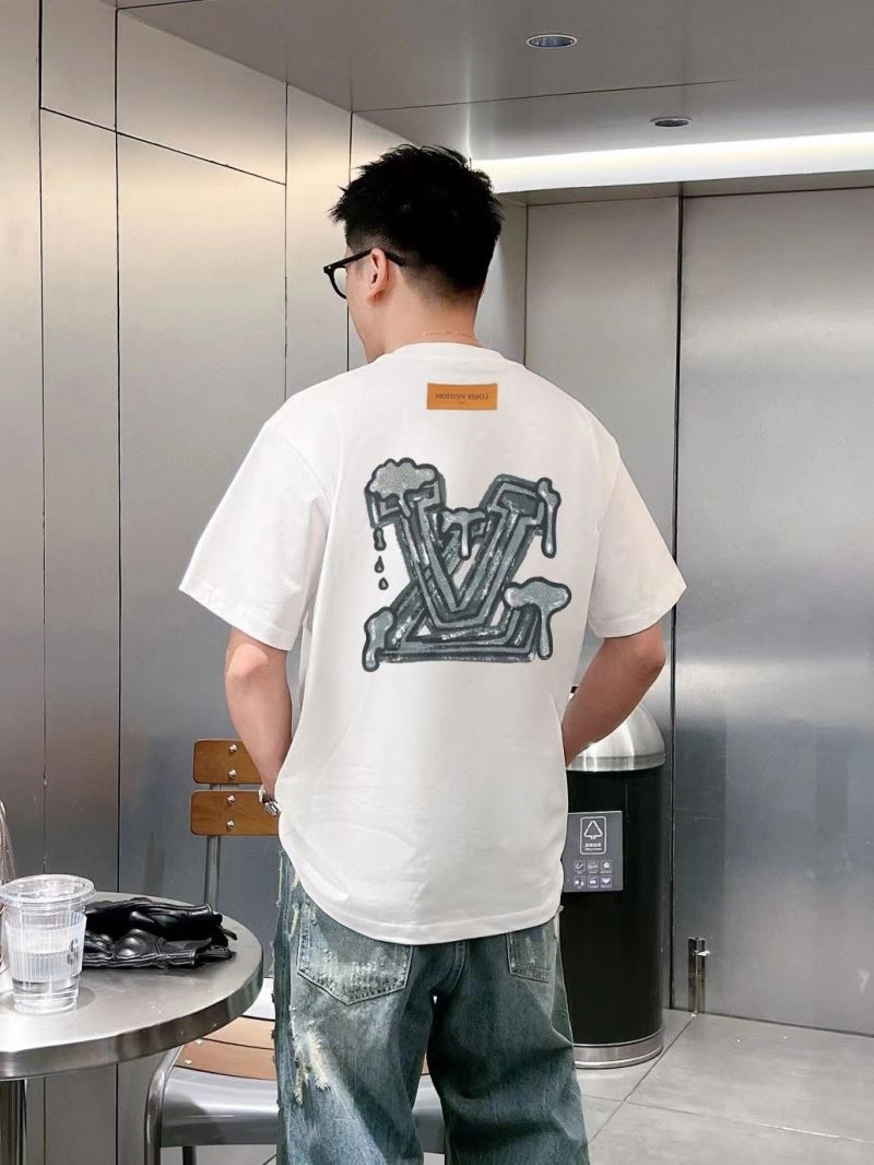 Bold Louis Vuitton T-Shirts 138449