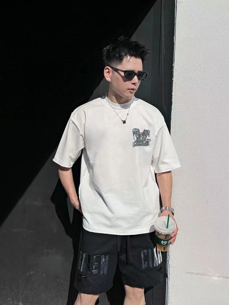 Bold Louis Vuitton T-Shirts 138449
