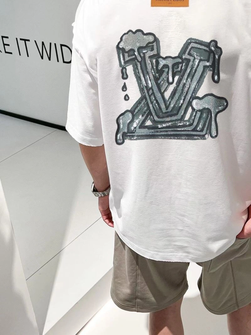 Bold Louis Vuitton T-Shirts 138449