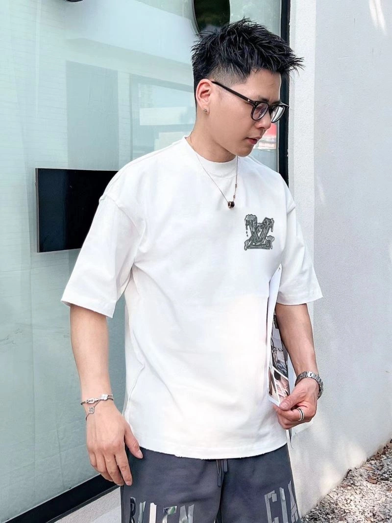Bold Louis Vuitton T-Shirts 138449