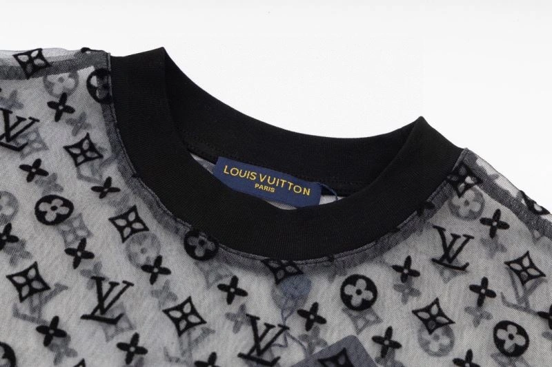 Functional Louis Vuitton T-Shirts 138438