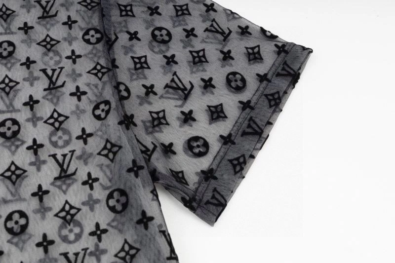 Functional Louis Vuitton T-Shirts 138438
