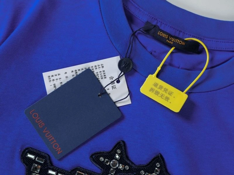 Compact Louis Vuitton T-Shirts 138421
