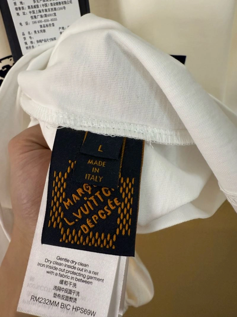 Compact Louis Vuitton T-Shirts 138399