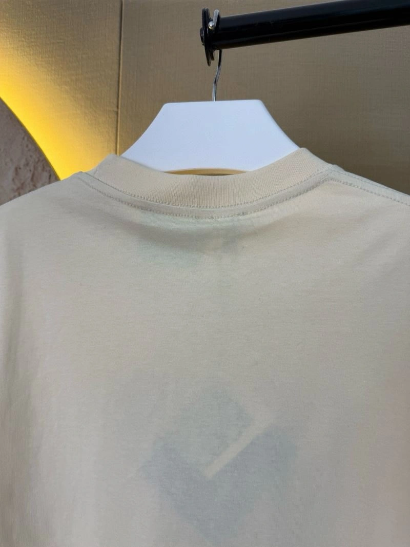 Effortless Louis Vuitton T-Shirts 138398
