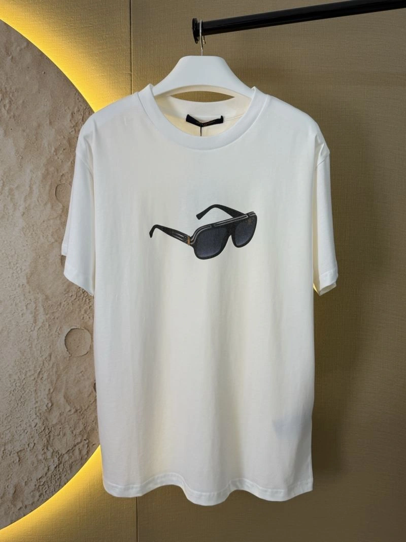 EyeCatching Louis Vuitton T-Shirts 138397
