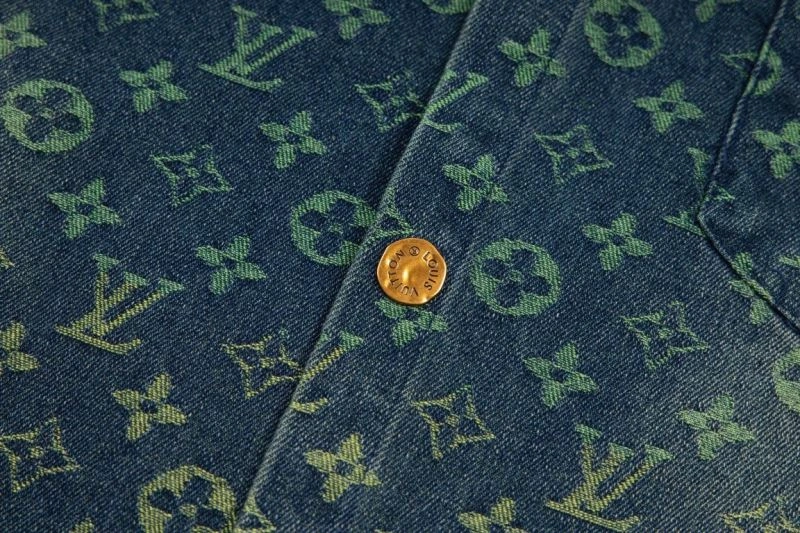 Bold Louis Vuitton T-Shirts 138382