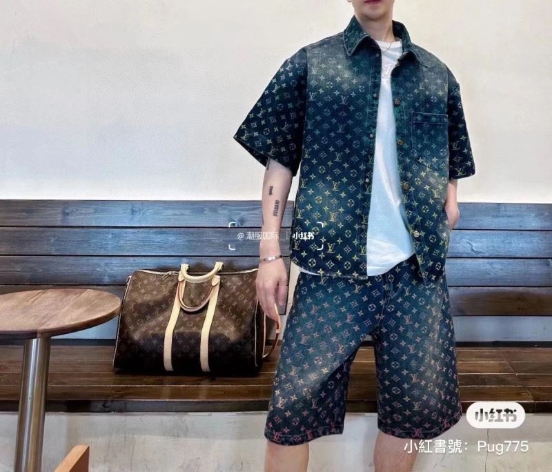 Bold Louis Vuitton T-Shirts 138382
