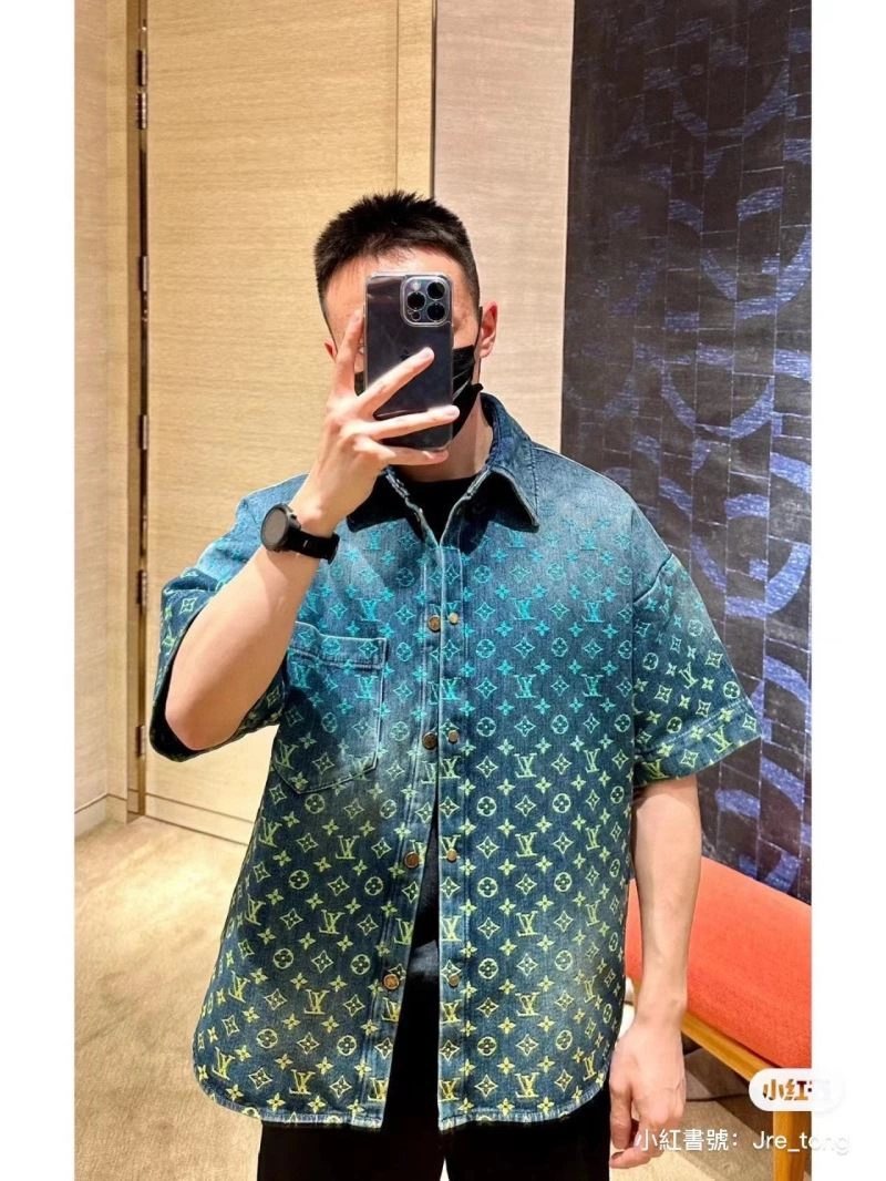 Bold Louis Vuitton T-Shirts 138382