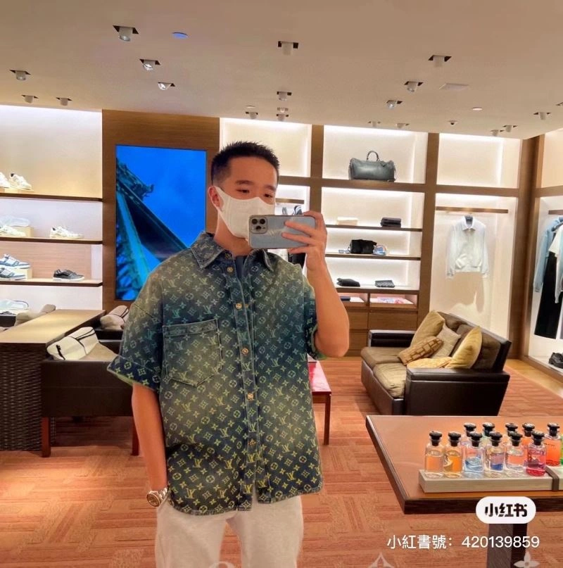 Bold Louis Vuitton T-Shirts 138382