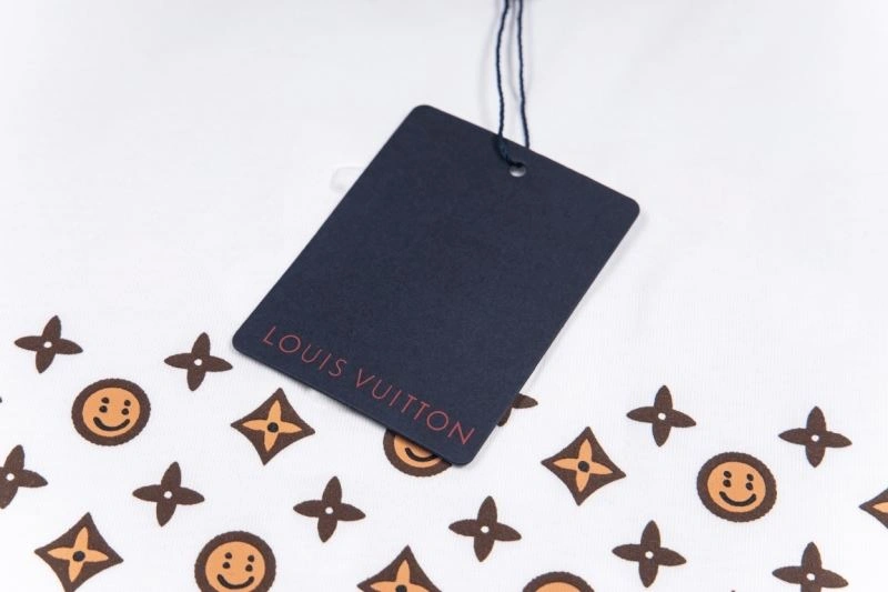 UrbanChic Louis Vuitton T-Shirts 138385