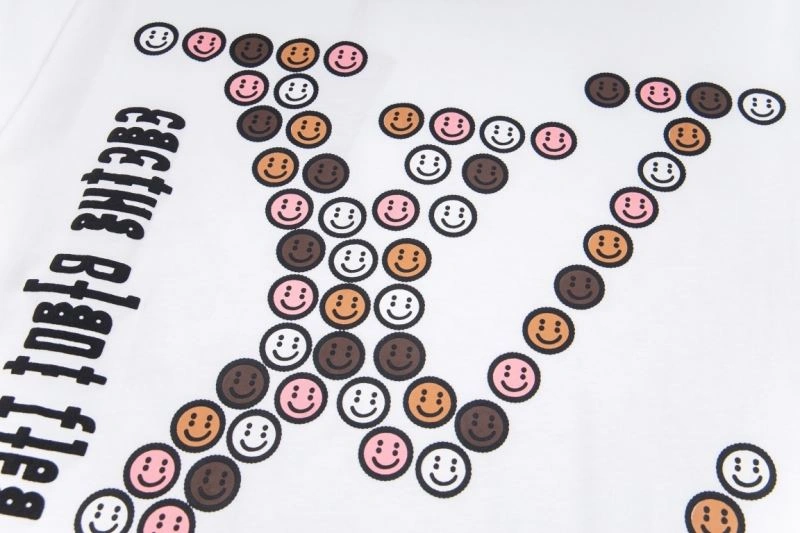 UrbanChic Louis Vuitton T-Shirts 138385