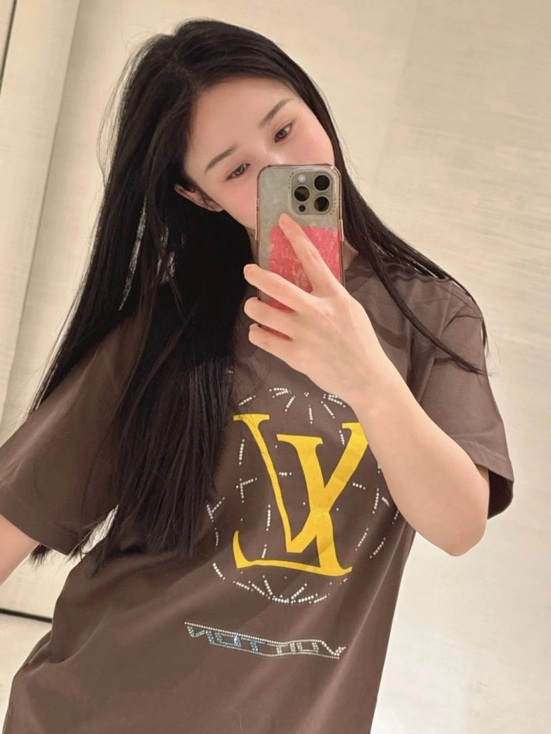 Lightweight Louis Vuitton T-Shirts 138388