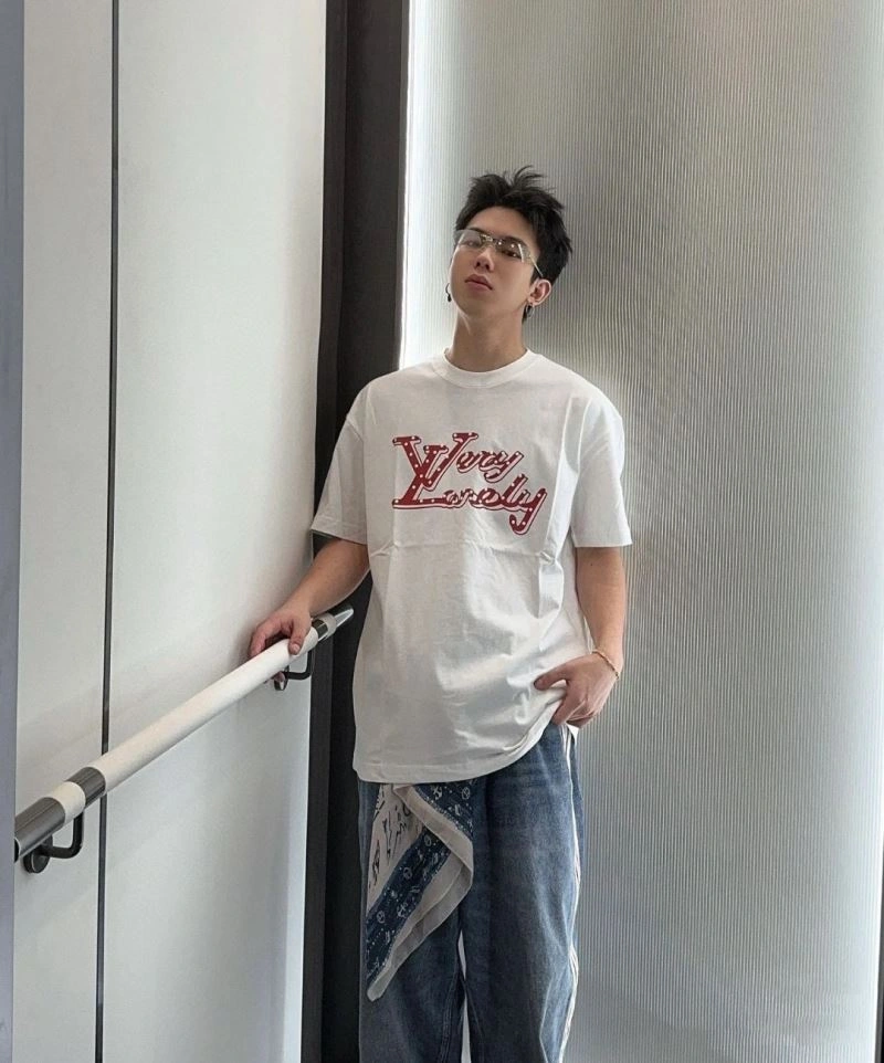 Louis Vuitton T-Shirts FashionForward 138379
