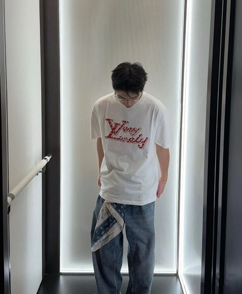 Louis Vuitton T-Shirts FashionForward 138379