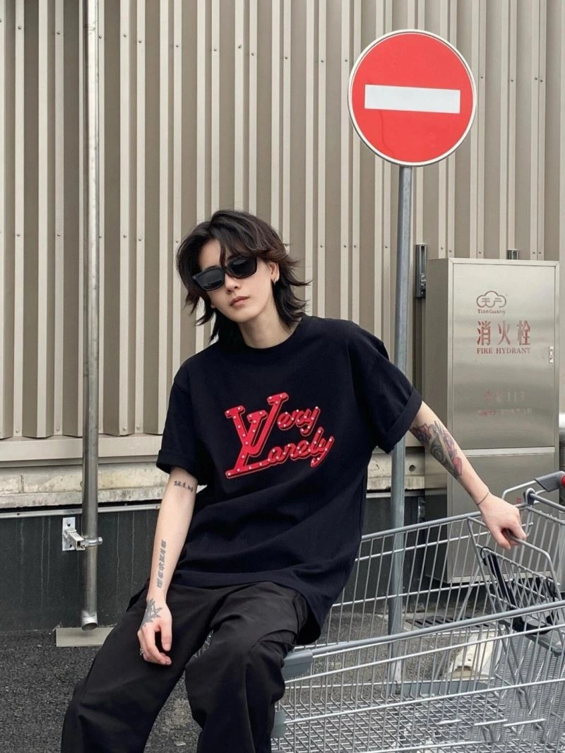 Louis Vuitton T-Shirts FashionForward 138379